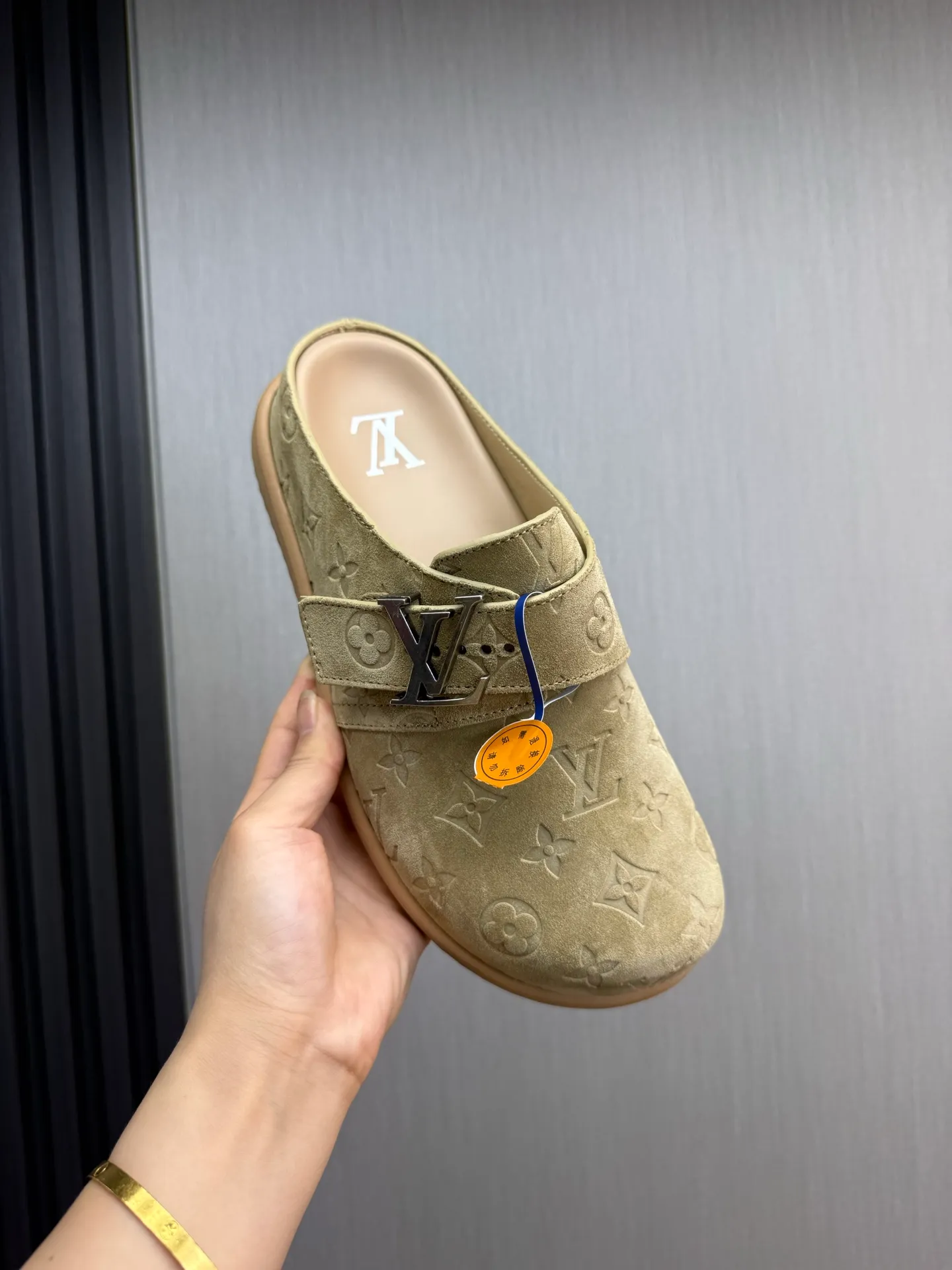 Men's shoes 💰520💰 Lv. hot selling men's slippers 🔥 🩴Official website one to one production 38-45 sizes 45 46 🉑️Customized!